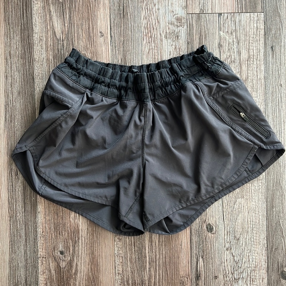 Lululemon Tracker Low-Rise Lined Short 4" (black)